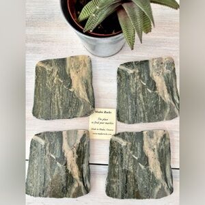 NWT Madoc Rocks Stone Coasters with Natural Marble Pattern (Set of 4).